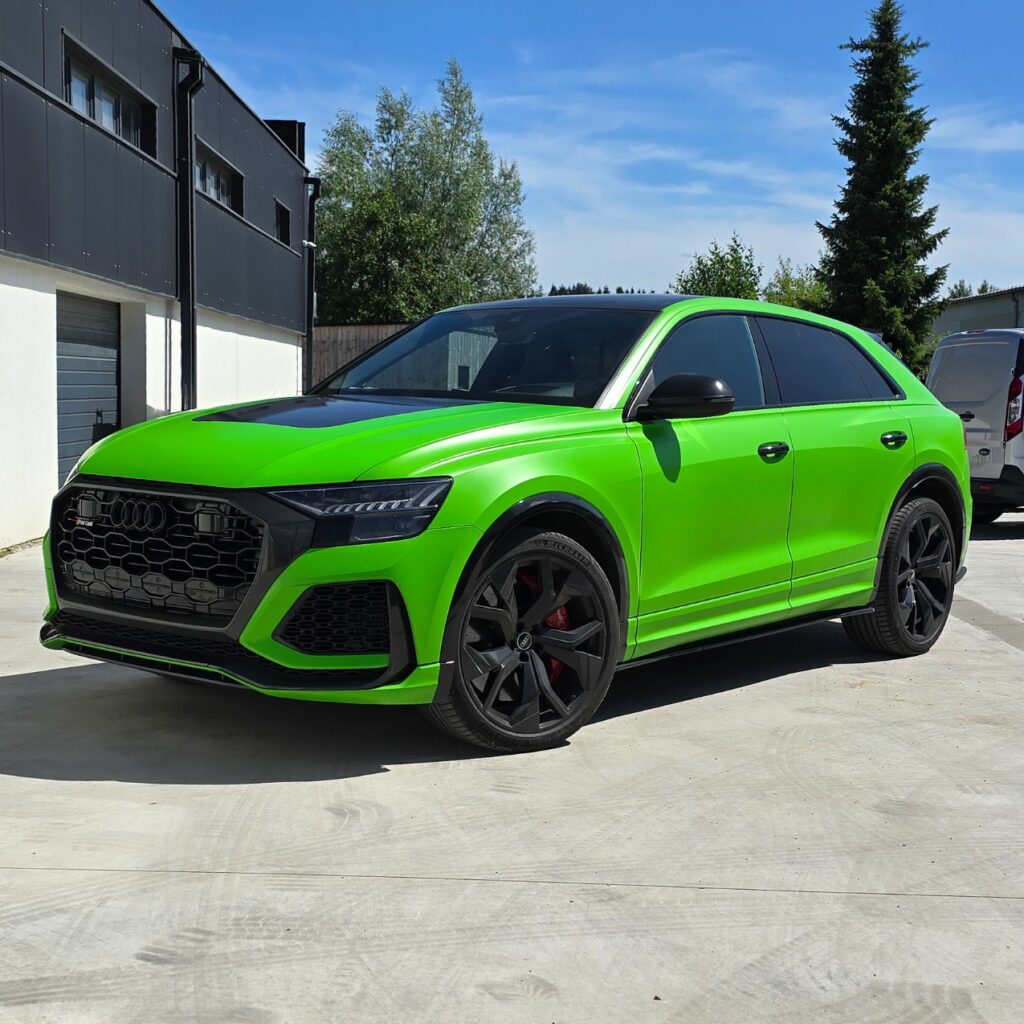 Full covering d'une AUDI RSQ8 en Full covering, réalisé par Graficko.